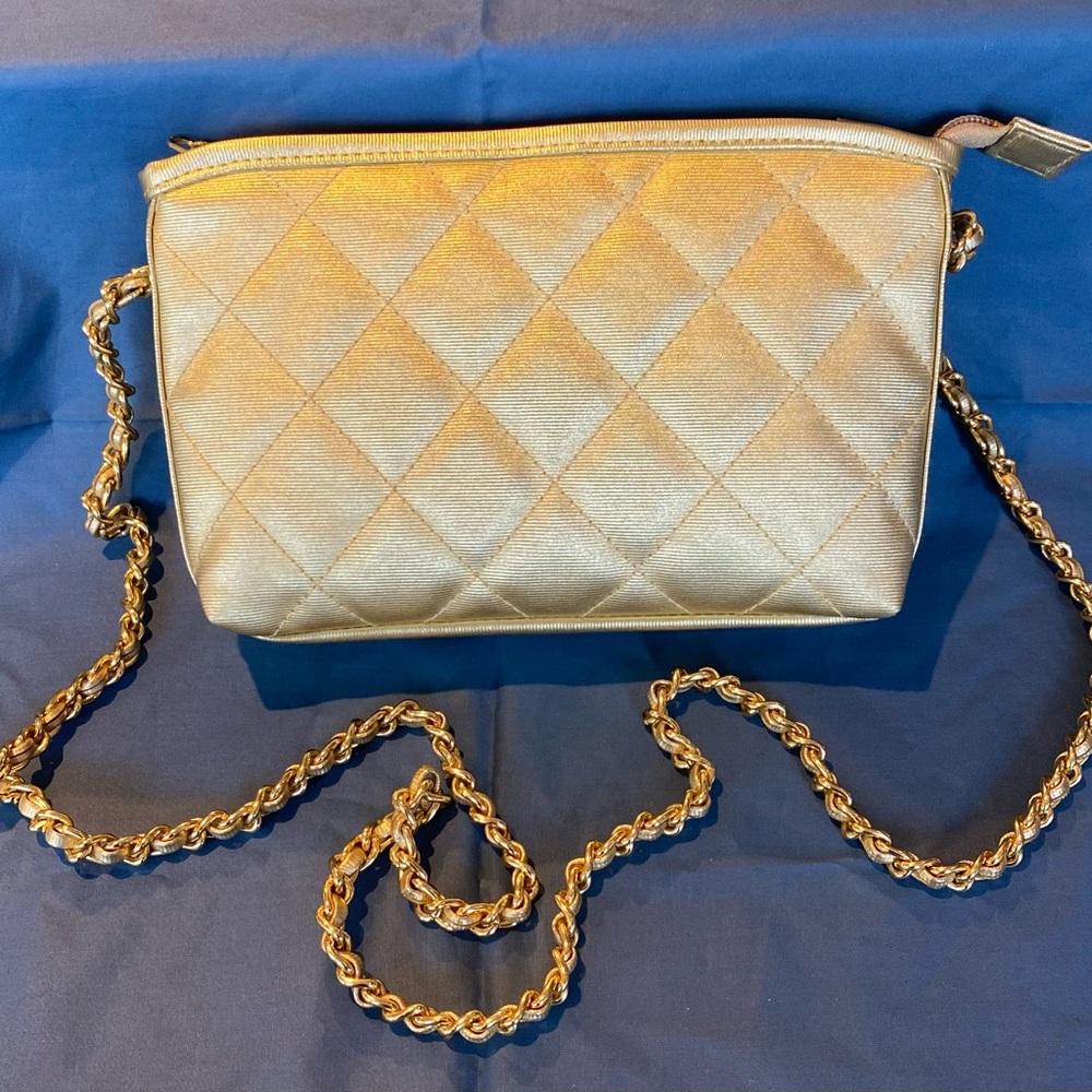 Vintage Tiannl Gold Fabric Bag with chain Strap - never been used